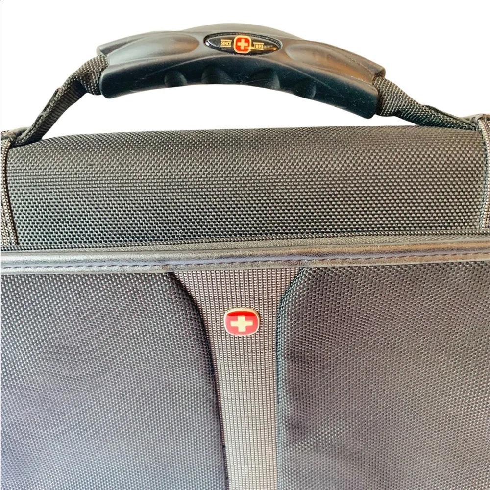 SwissGear Swiss Army Padded Laptop Briefcase Bag